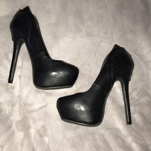 NWOT Black Pumps size 6