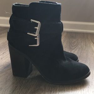Suede black boot with wooden heel size 8