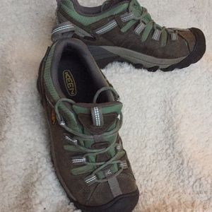 Like new Keen women’s hiking shoe