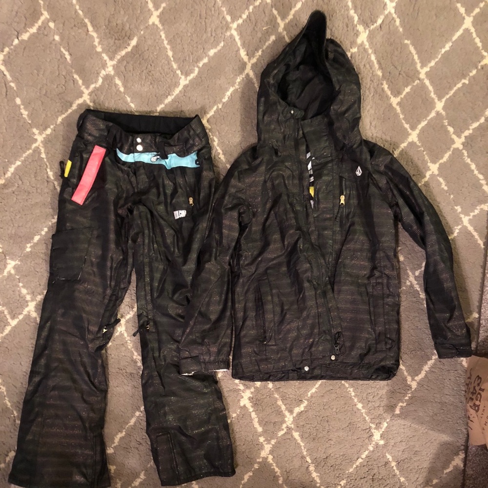 Women’s Volcom snowboarding jacket and pants