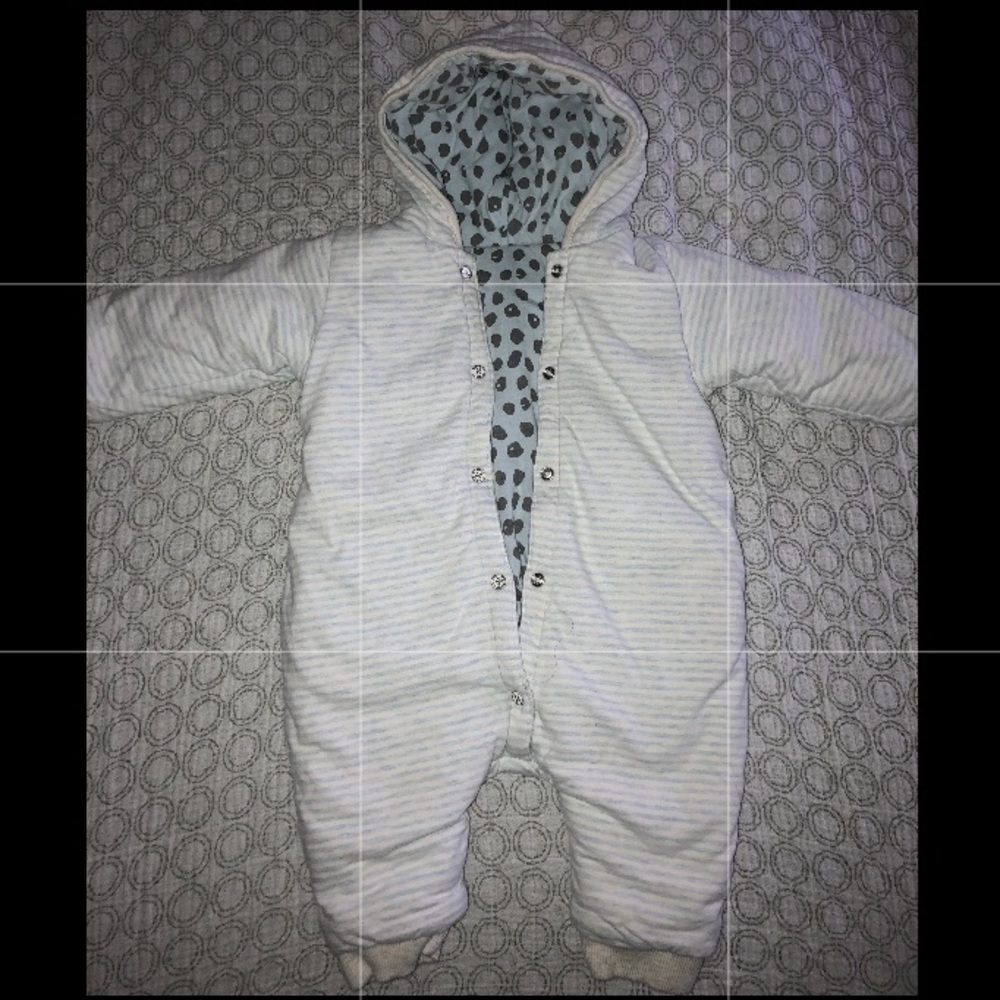 3 month sized baby snow suit! ❄️