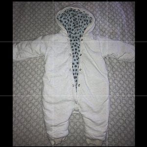 3 month sized baby snow suit! ❄️