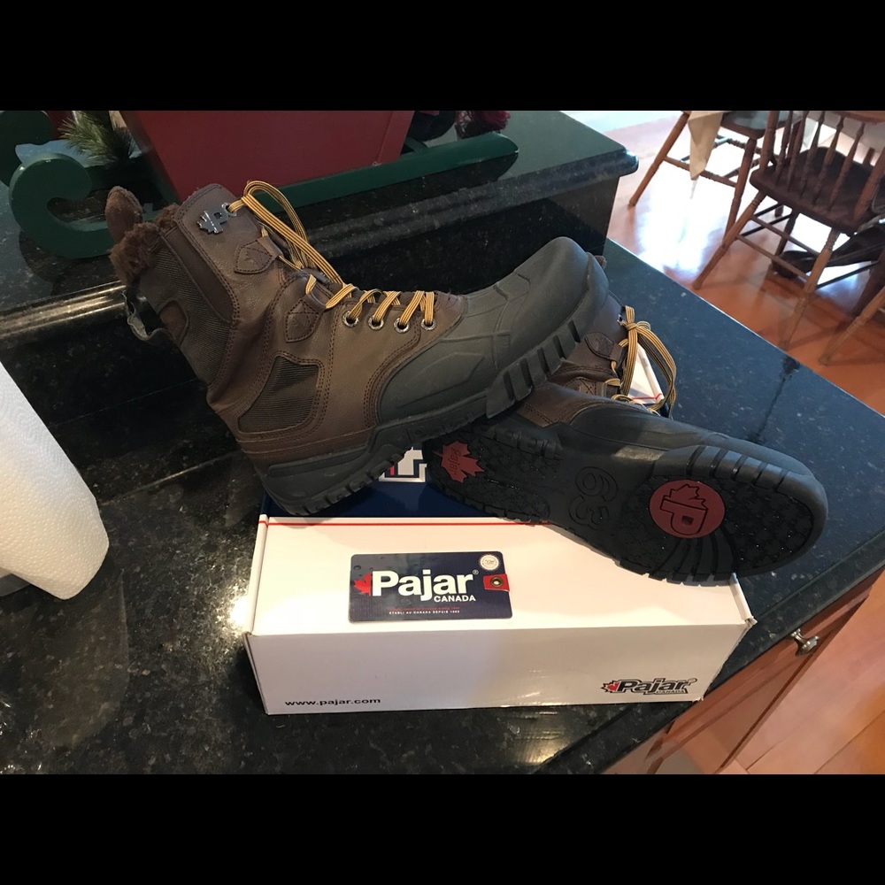 Lightly used men’s “blake” snowboot size 11 USA