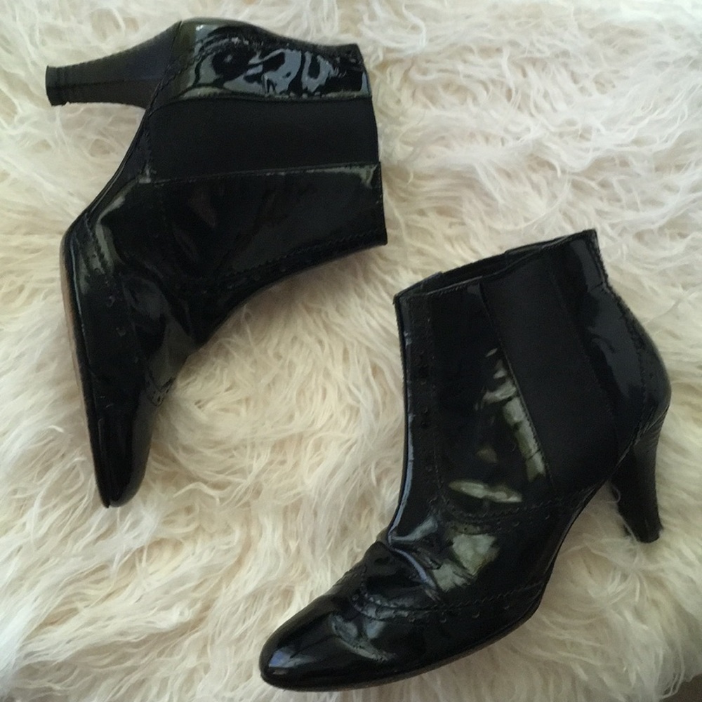 Cole Haan black patent shiny ankle booties heels 8