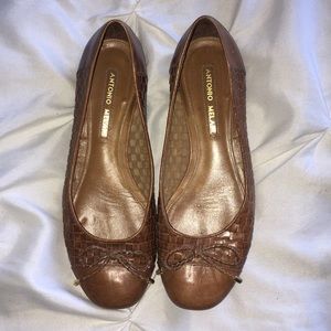 Antonio Melani leather flats