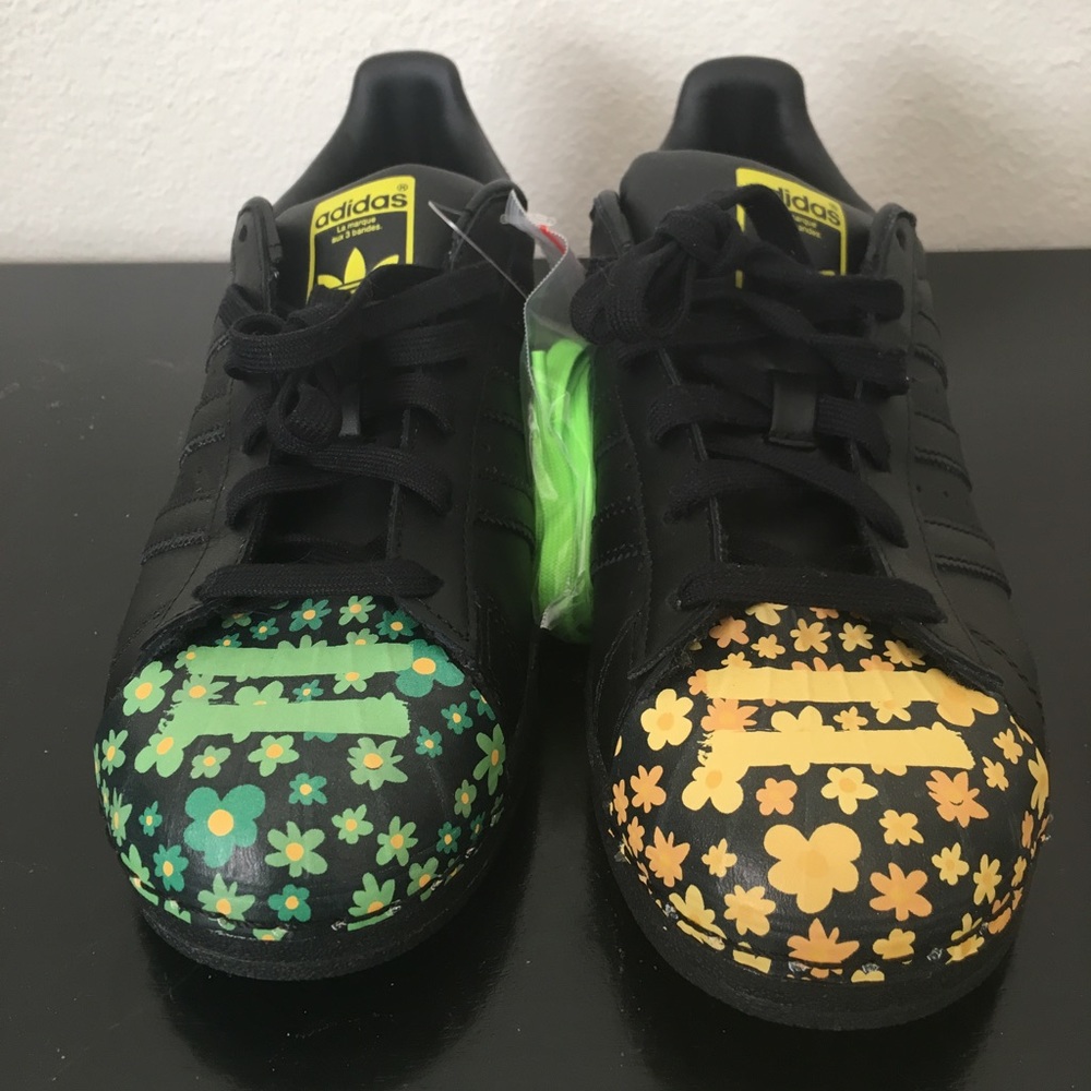 Adidas Superstar Pharrell Shoes - Picture 2 of 8