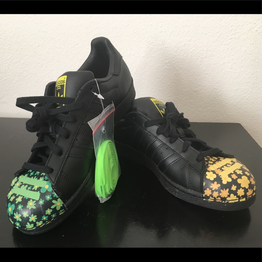 Adidas Superstar Pharrell Shoes - Picture 4 of 8