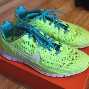 Women Nike free sneaker final reduction