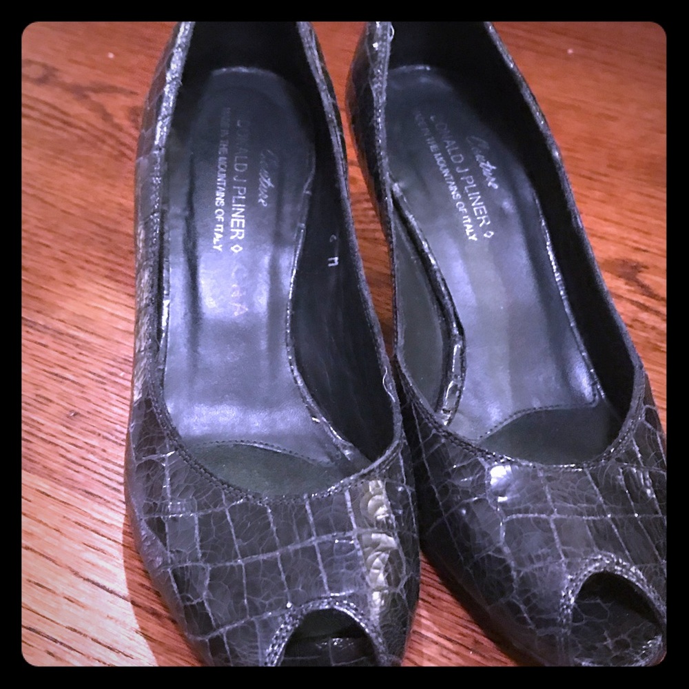 Women’s Donald J Pliner Black Snake Skin Heel