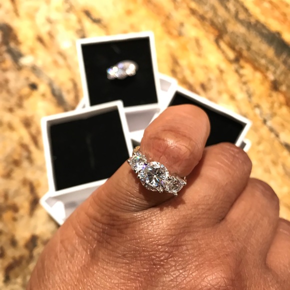 NWT Meghan Markle Three Stone Engagement Ring - Picture 3 of 6