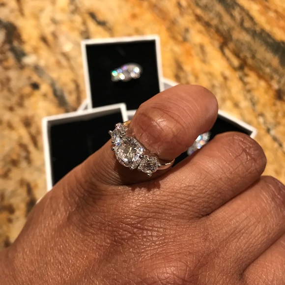 NWT Meghan Markle Three Stone Engagement Ring - Picture 4 of 6