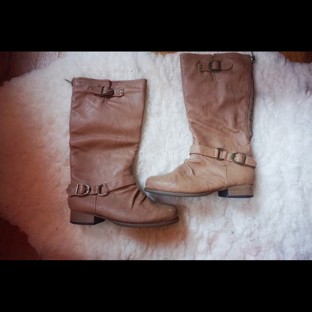 Mid Length Boots 👢
