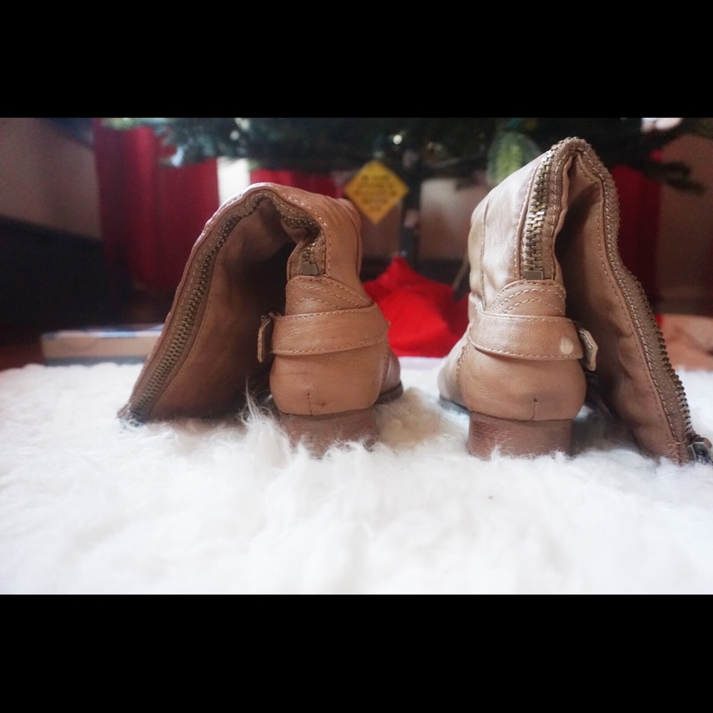 Mid Length Boots 👢 - Picture 5 of 5