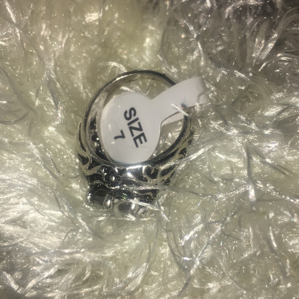 ✨Sparkly ring!!! ✨ - Picture 2 of 4