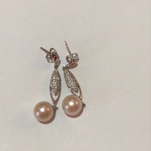 Silver pearl drop earrings
