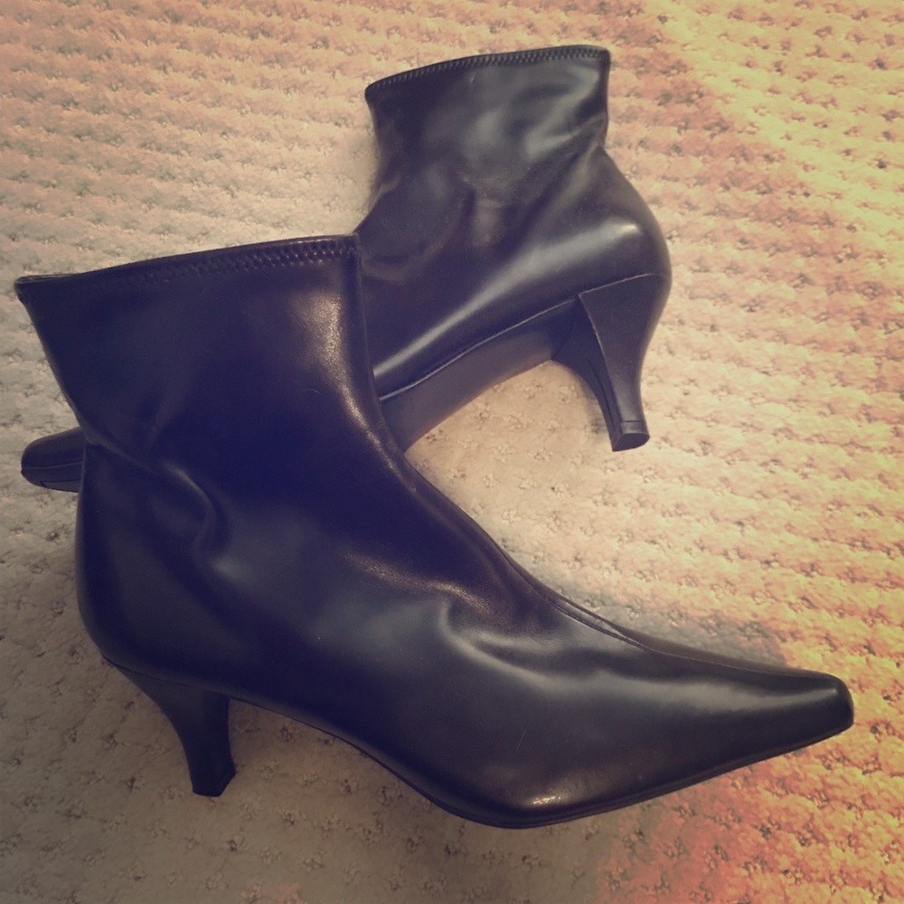 Brand new stylish and comfortable boots!