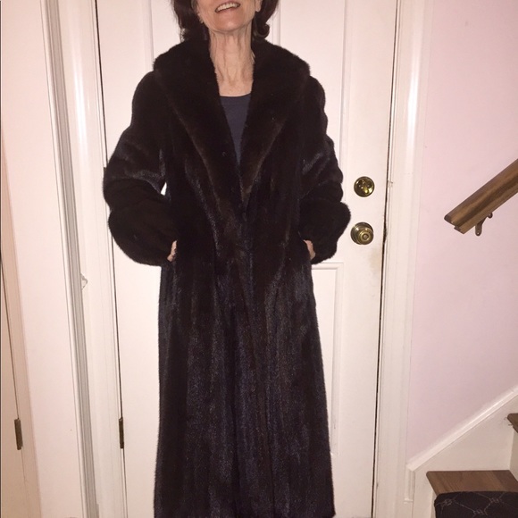 Mahogany Female Mink Coat - Picture 3 of 4