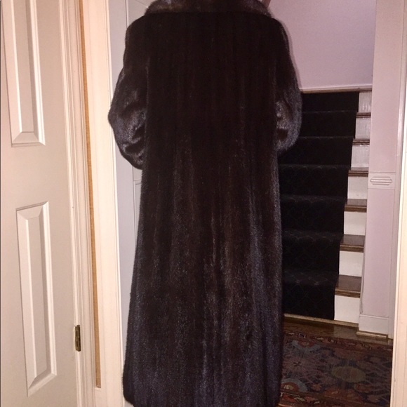 Mahogany Female Mink Coat - Picture 4 of 4
