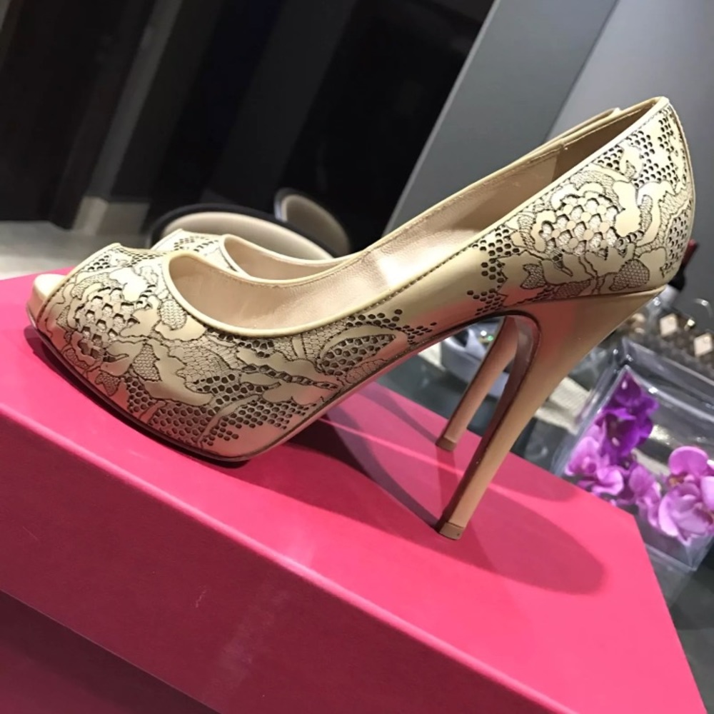 Valentino Nude Pumps
