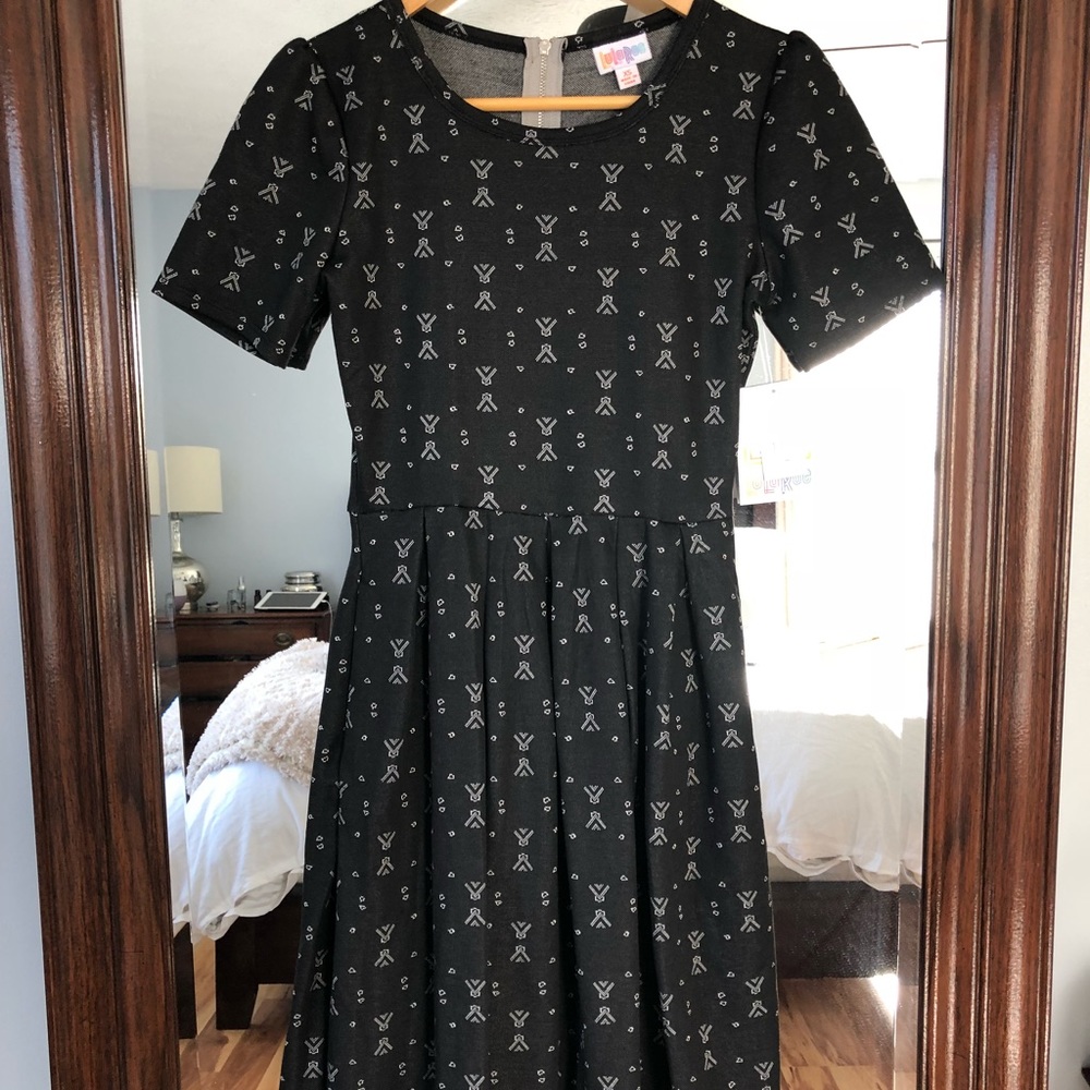 LuLaRoe BLACK & WHITE Amelia XS BNWT