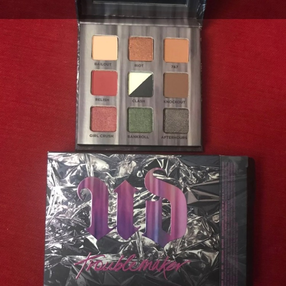 UD Troublemaker Eyeshadow Palette