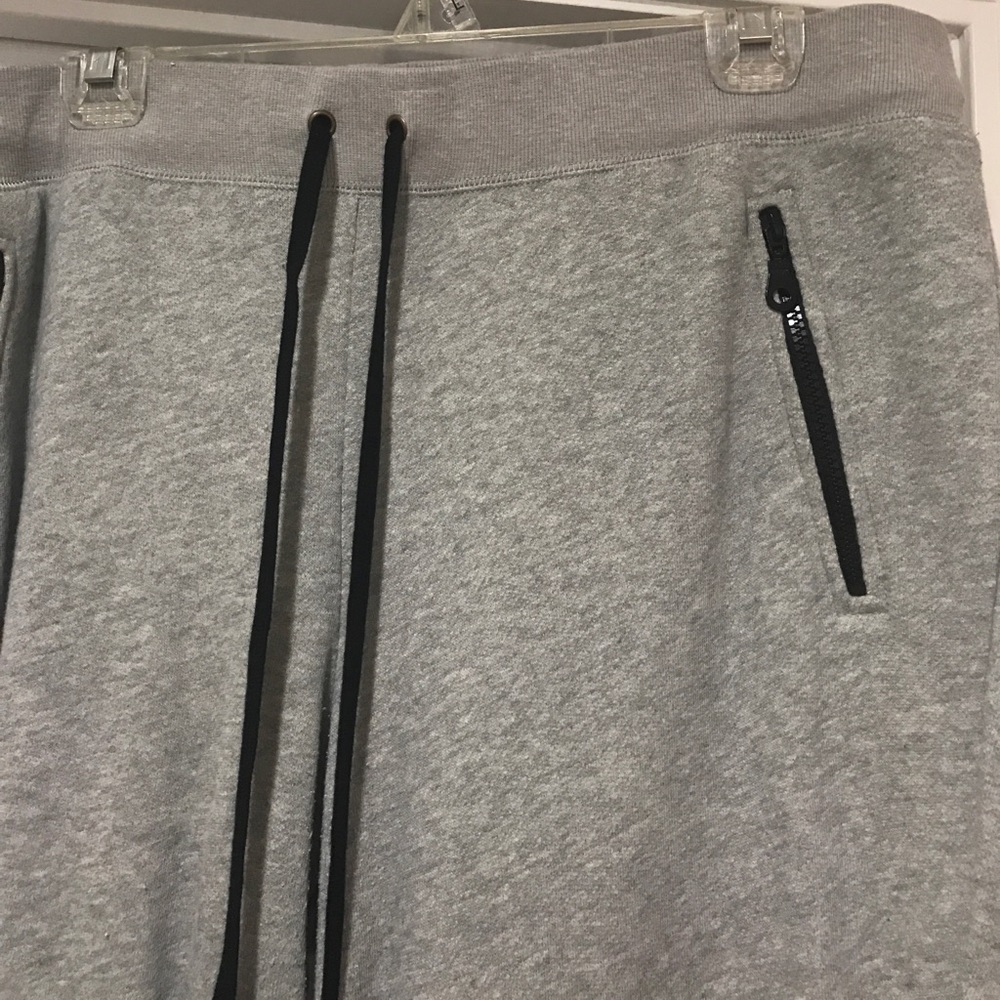 Zipper pocket joggers