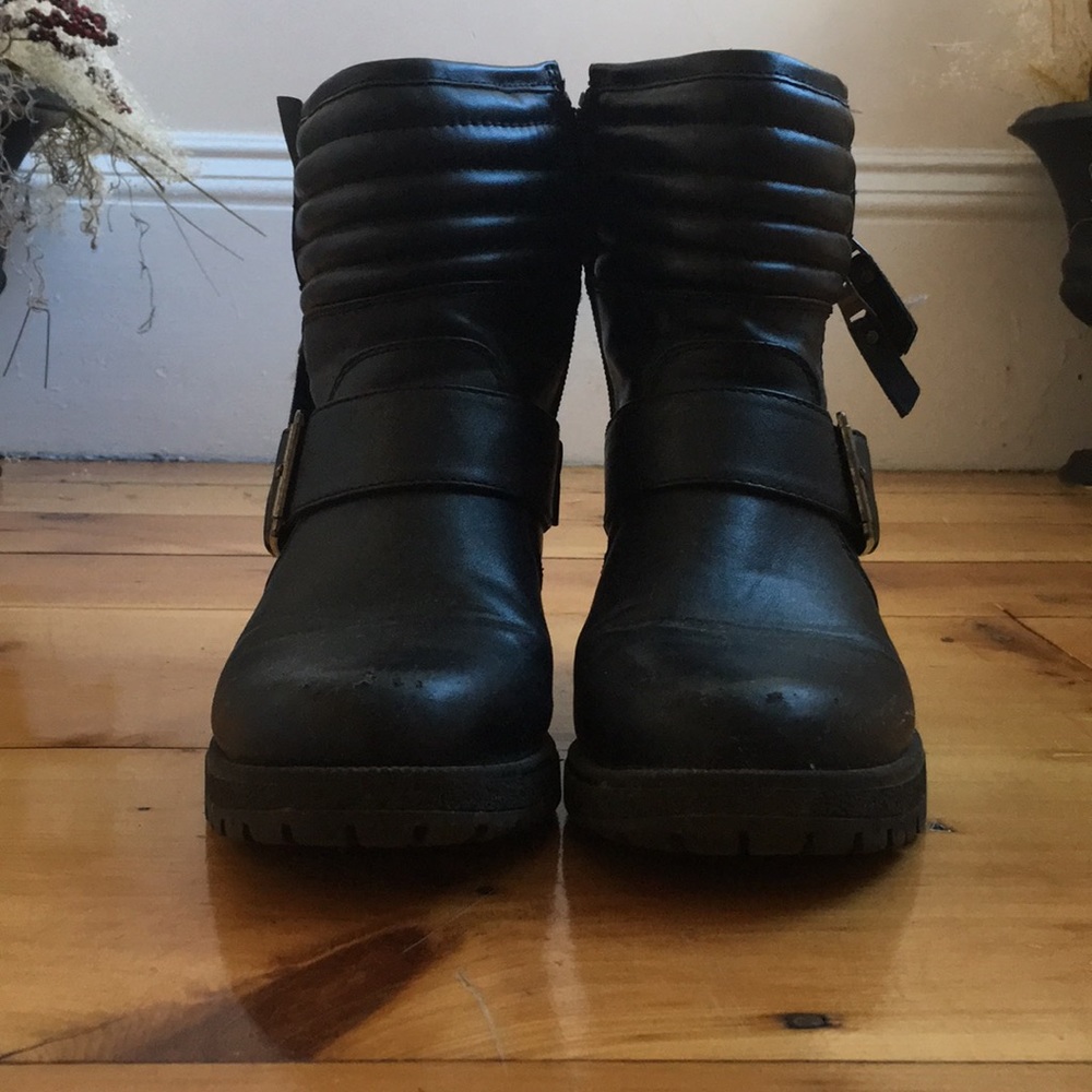 Black moto boots