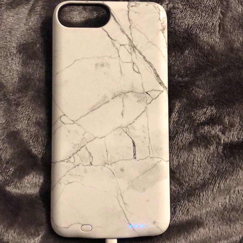 7/8 Plus Luxy Lemon charging case