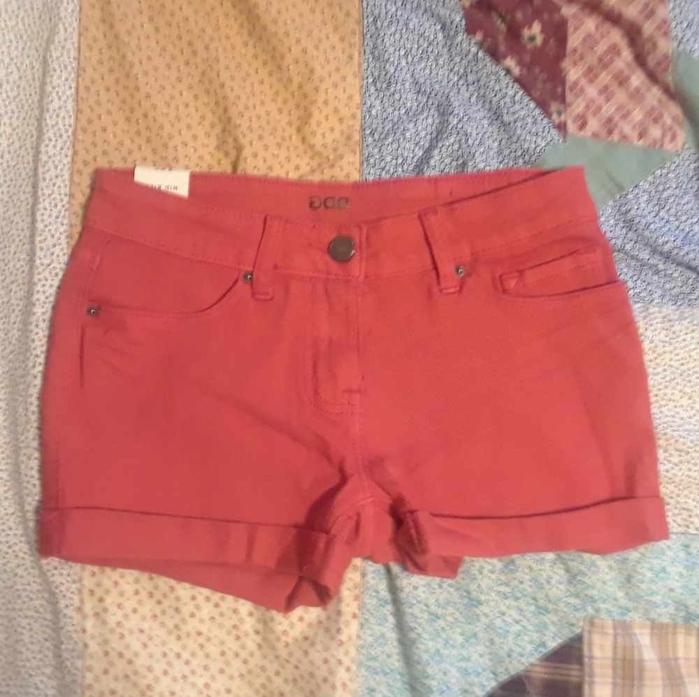 Red BEG mid-rise Alexa 5 pocket shorts