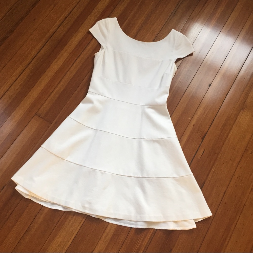 The PERFECT dress. White Banana Republic Size 6