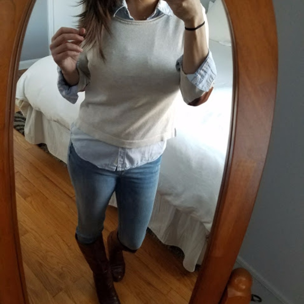 Sweater w/patchwork elbows