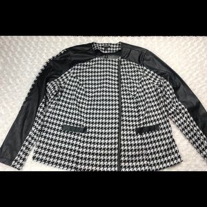 Torrid Sz 4 Black white business jacket blazer