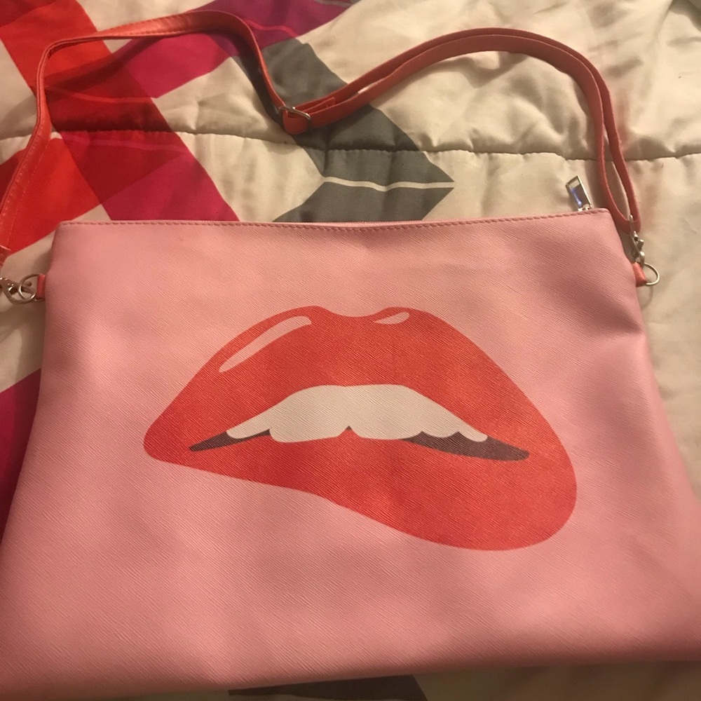 Cute lip purse 👛 💋