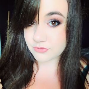 Meet your Posher, Cassandra