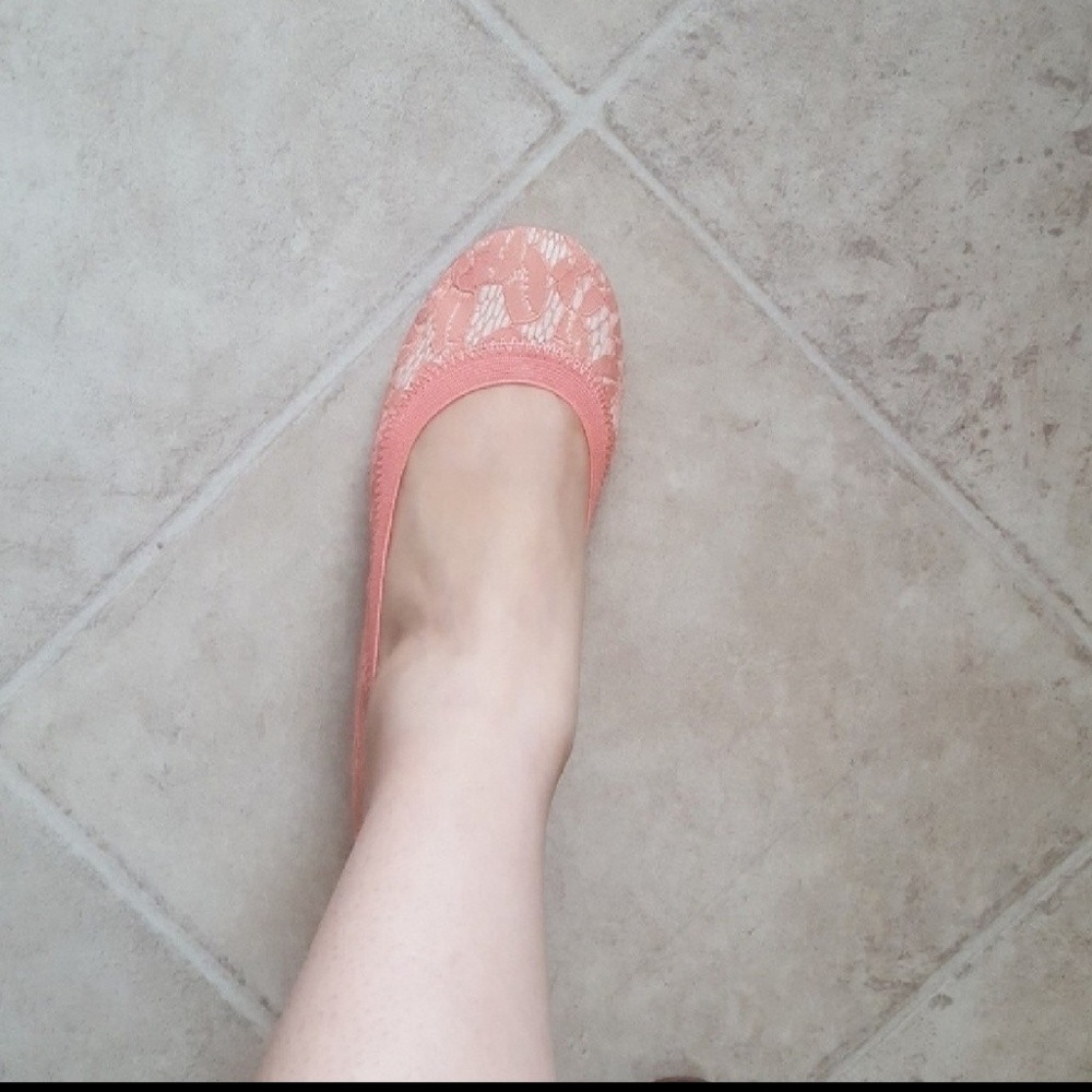 Beautiful lace Yosi Samra flats!