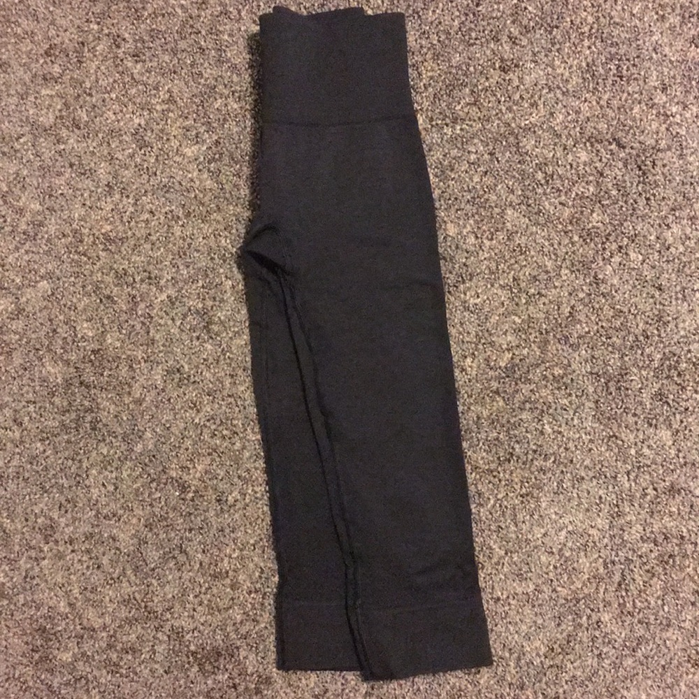 Lululemon Ebb & Flow crop capri