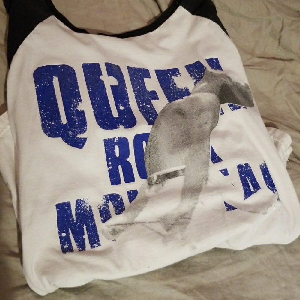 Queen/Freddie t-shirt.