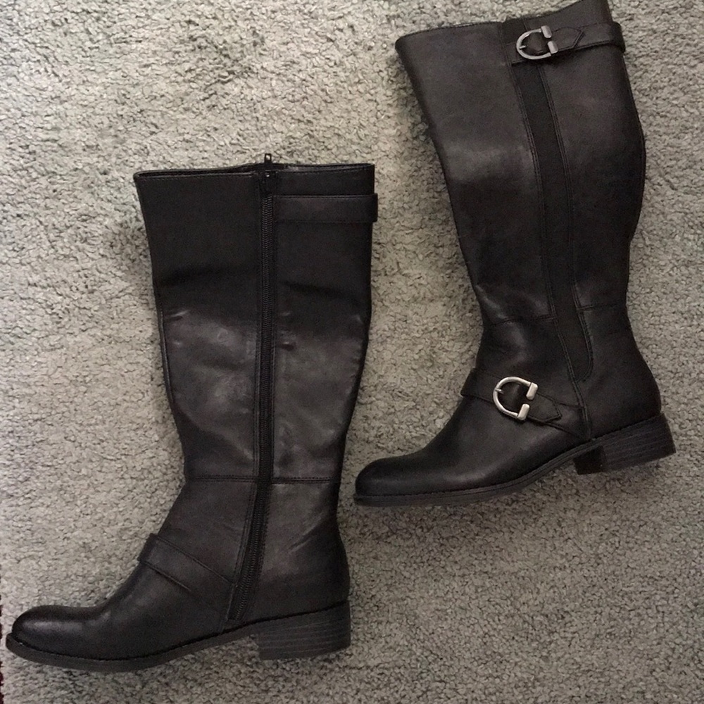 Boots - Picture 2 of 5