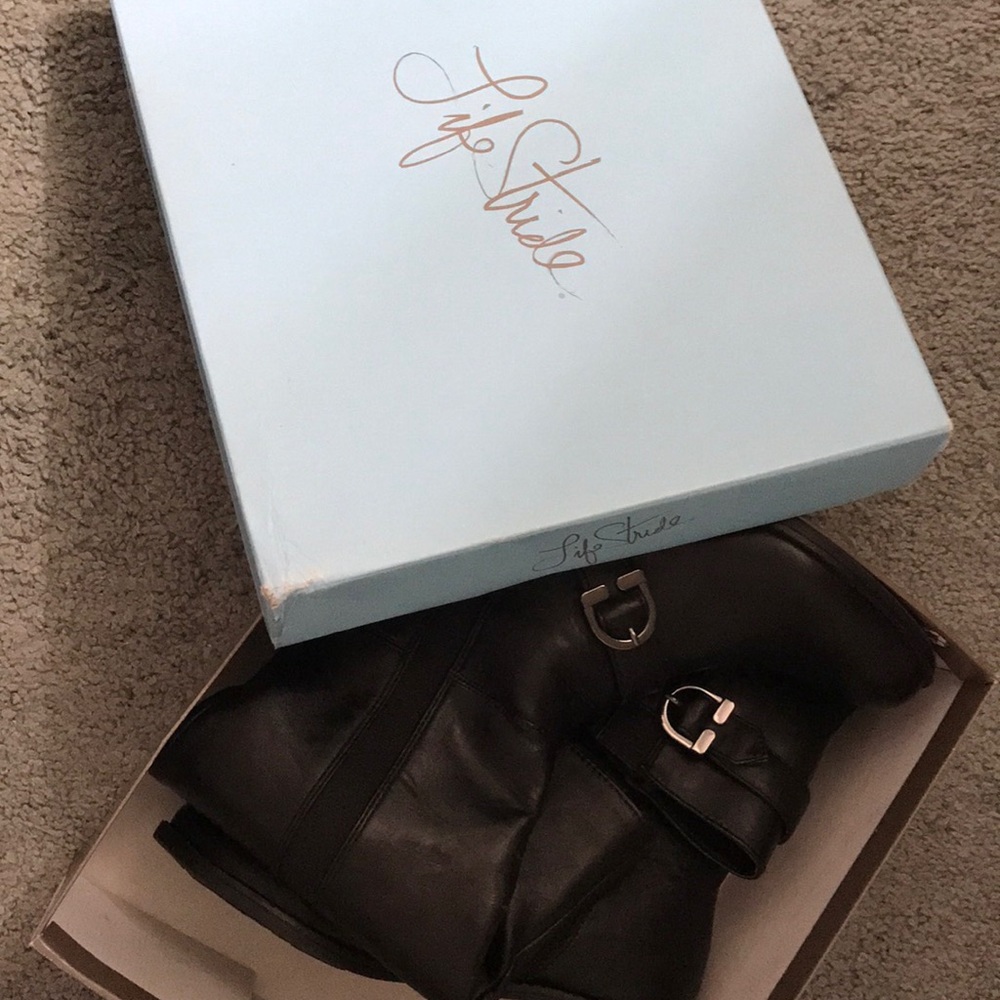 Boots - Picture 4 of 5