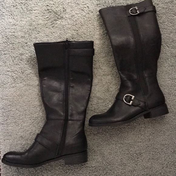 Boots - Picture 2 of 5