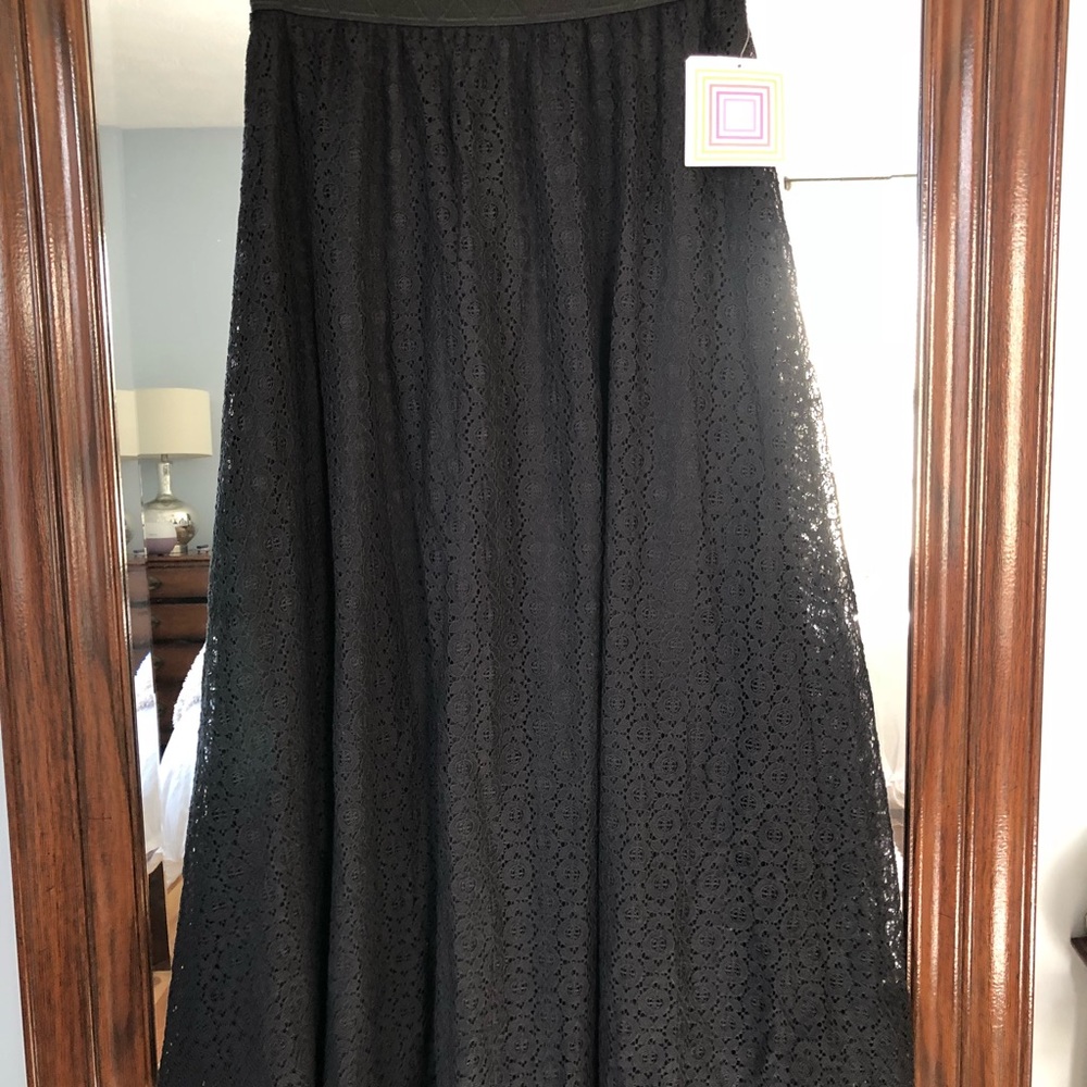 LuLaRoe SOLID BLACK Size Small Lace Lucy! 🦄🦄
