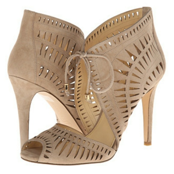 Ivanka Trump Delfino Heels - Picture 1 of 4