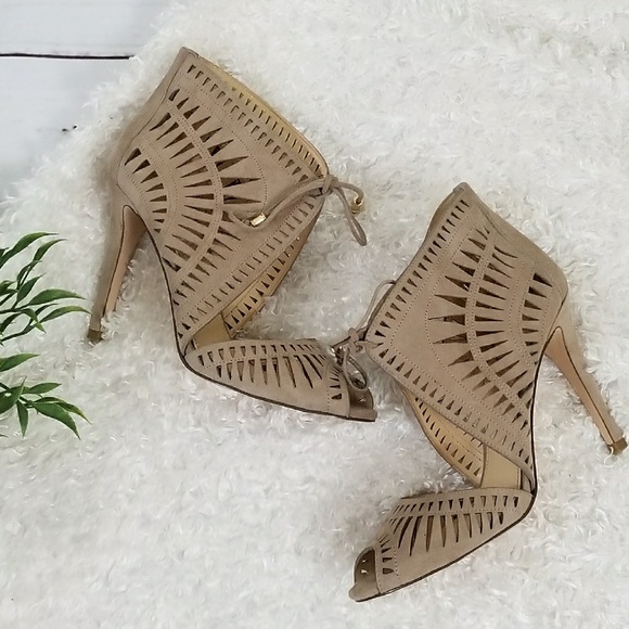 Ivanka Trump Delfino Heels - Picture 4 of 4