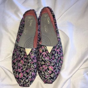 Toms floral flats