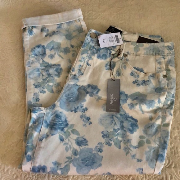 Chico's Denim - 🌺CHICO’S FLORAL CROP JEANS🌹🌹🌹