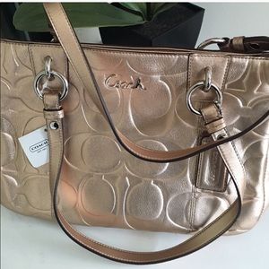 💯new w/tag authentic Coach hand bag/soft leather