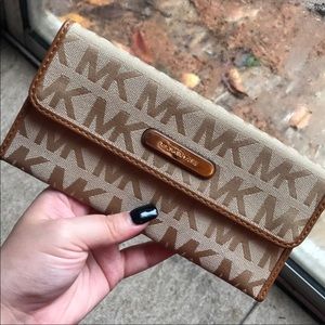 Michael kors wallet