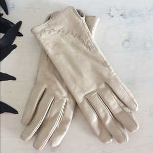 Leather gloves