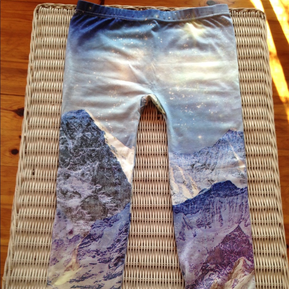 Mountain print mid-calf leggings