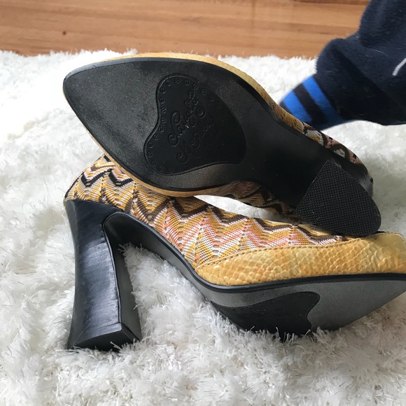 Naughty Monkey Boho Chevron Heels Size 7.5 - Picture 6 of 7